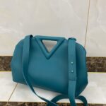 보테가 (징) 삼각형 손잡이백 마카롱 블루 652446