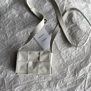 보테가 (징) 미니 카세트 백 아이보리 667048