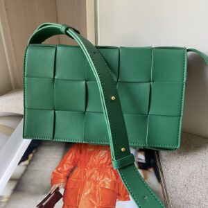 보테가 (징) 카세트 위빙 파우치 그린