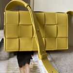 보테가 (징) 카세트 매듭 숄더백 노란색