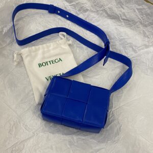 보테가 (징) 미니 크로스백 블루 667048