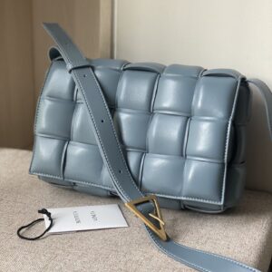 보테가 (징) 카세트 백 미디움 블루 70094