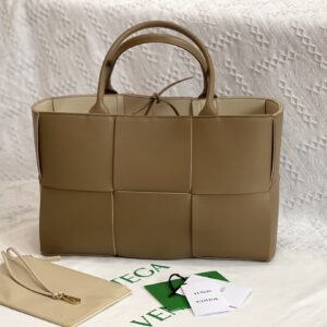 보테가 (징) 토트백 미디움 베이지 609175