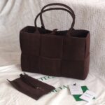 보테가 (징) 토트백 미디움 갈색 편직 가죽 백 609175