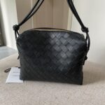 보테가 (징) 클래식 편직 가죽 숄더백 블랙 666689