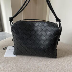 보테가 (징) 클래식 편직 가죽 숄더백 블랙 666689