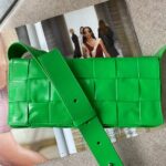 보테가 (징) 스트레치 카세트 나일론 라이닝 중성 슬링백 그린 70136