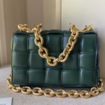 보테가 (징) 체인 카세트 초콜릿 브라운 나파 양가죽 백 631421