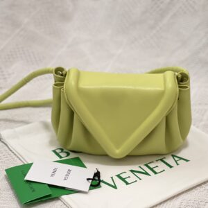 보테가 (징) 비크 추리닝백 소가죽 라임 658521