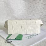 보테가 (징) 카세트 백 화이트 70390