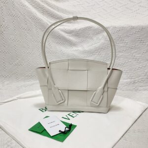 보테가 (징) 더 아르코 33 손가방 모던 디자인 화이트 70047