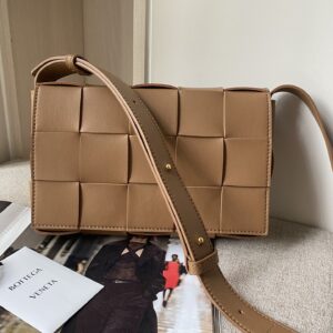 보테가 (징) 카세트 위빙 사각 숄더백 브라운