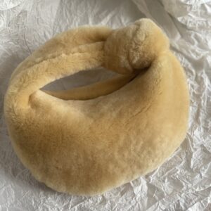 보테가 (징) 미니 조디 아이보리 아이스 모헤어 백 680697