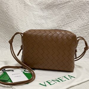 보테가 (징) 클래식 편직 가죽 미니백 브라운 666689