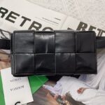 보테가 (징) 더 벨트 카세트 블랙 유광 소가죽 백팩