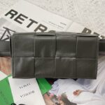 보테가 (징) 더 벨트 카세트 그레이 유광 소가죽 백팩 651053