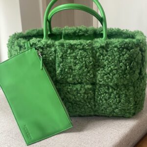 보테가 (징) 아르코 토트 양모 소재 자연스러운 볼륨감 그린 652867