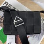 보테가 (징) 카세트 클래식 편직 요소 숄더백 블랙 680513