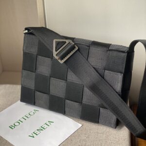 보테가 (징) 카세트 클래식 편직 요소 숄더백 블랙