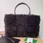 보테가 (징) 아르코 토트 양모 소재 고급스러운 감촉 브라운 609175