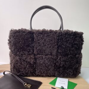 보테가 (징) 아르코 토트 양모 소재 고급스러운 감촉 브라운 609175