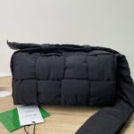 보테가 (징) 카세트 나일론 토푸백 블랙 628951