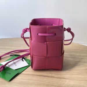 보테가 (징) 신상 물방울 버킷백 핑크 680217