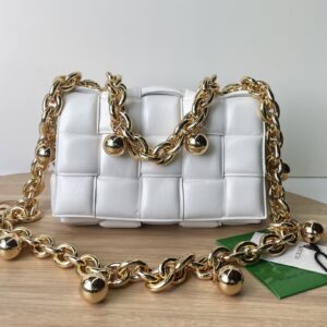 보테가 (징) 카세트 금구슬 체인 숄더백 화이트 680070