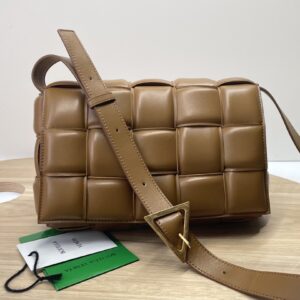 보테가 (징) 카세트 백 미디움 브라운 70094