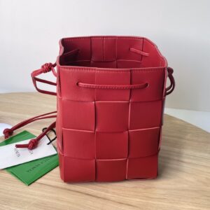 보테가 (징) 대형 양가죽 물통백 레드 680218