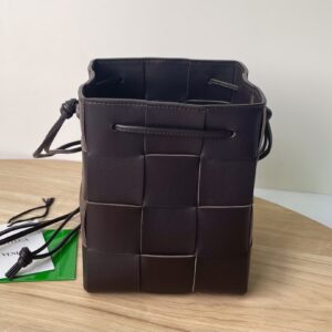 보테가 (징) 대형 양가죽 물통백 브라운 680218