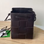 보테가 (징) 버킷백 브라운 680218