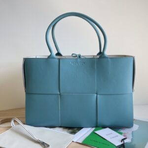 보테가 (징) 편직 가죽 토트백 라이트 민트 609175