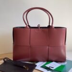 보테가 (징) 토트백 대형 라이트 레드 편직 가죽 609175