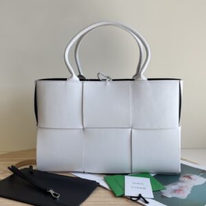 보테가 (징) 토트백 대형 화이트 편직 가죽 609175