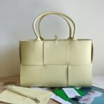 보테가 (징) 토트백 대형 아이보리 편직 가죽 609175