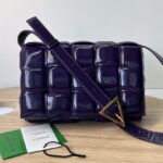 보테가 (징) 카세트 백 미디움 퍼플 송아지가죽 70094