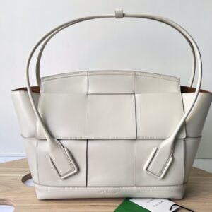 보테가 (징) 아르코 토트백 베이지 575941