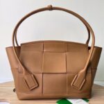 보테가 (징) 아르코 토트백 브라운 575941