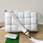 보테가 (징) 카세트 백 미니 화이트 70094