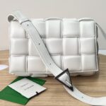 보테가 (징) 카세트 백 미니 화이트 70094