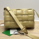 보테가 (징) 카세트 백 미디움 아이보리 70094