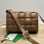 보테가 (징) 카세트 백 미디움 브라운 70094