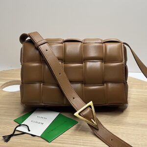 보테가 (징) 카세트 백 미디움 브라운 70094