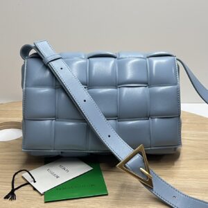 보테가 (징) 카세트 백 미디움 블루 70094