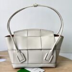 보테가 (징) 아르코 33 손가방 모던 디자인 아이보리 575941