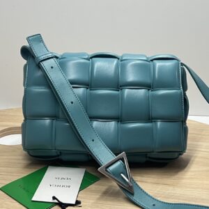 보테가 (징) 카세트 백 미디움 블루 70094