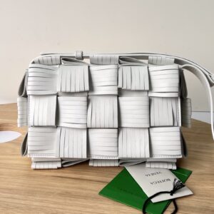 보테가 (징) 카세트 플랩 백 화이트 680698