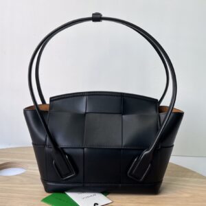 보테가 (징) 아르코 33 핸드백 모던 디자인 블랙