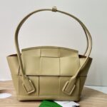 보테가 (징) 아르코 33 핸드백 모던 디자인 베이지 575941